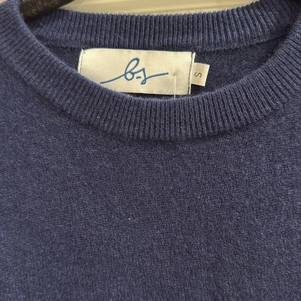 NWT Men's Navy Sweater 💯 merino wool